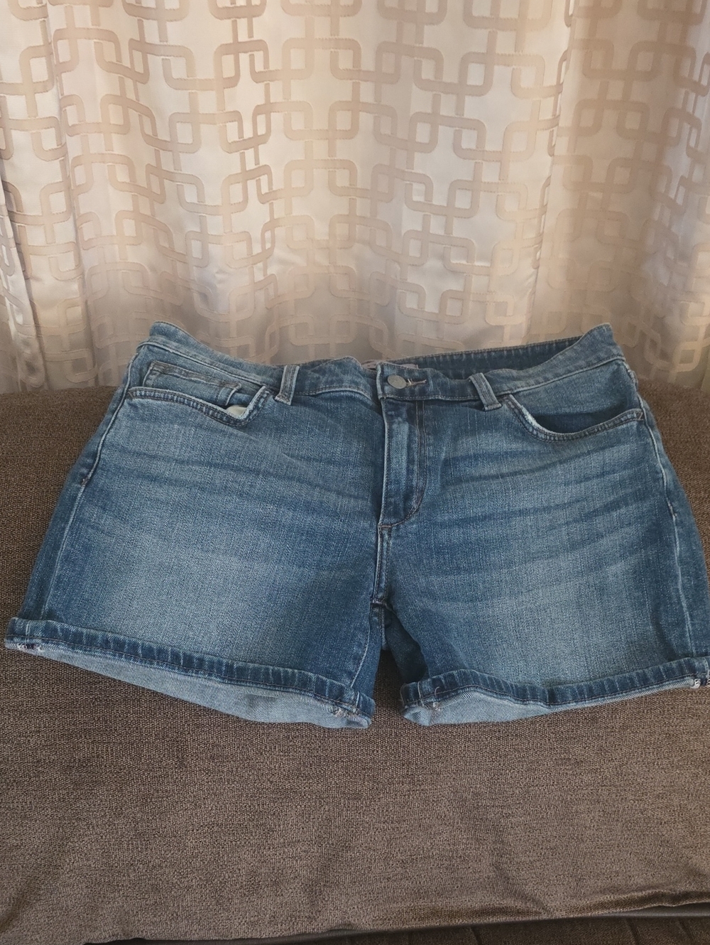 Joe's Jeans Women's Medium Blue Denim Roll-Hem Shorts